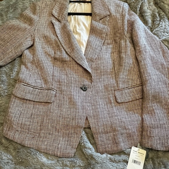 Beautiful FREE PEOPLE BLAZER sold out. Extra buttons and a must have💕💕 - Picture 2 of 5